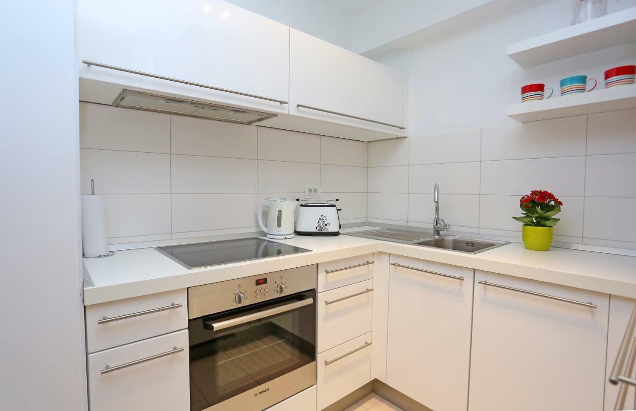 Luxury Apts Leone Split Centre Exterior photo