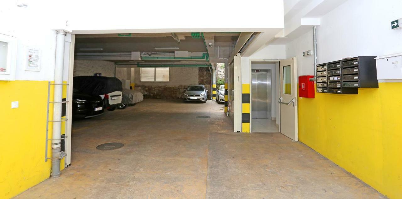 Luxury Apts Leone Split Centre Exterior photo